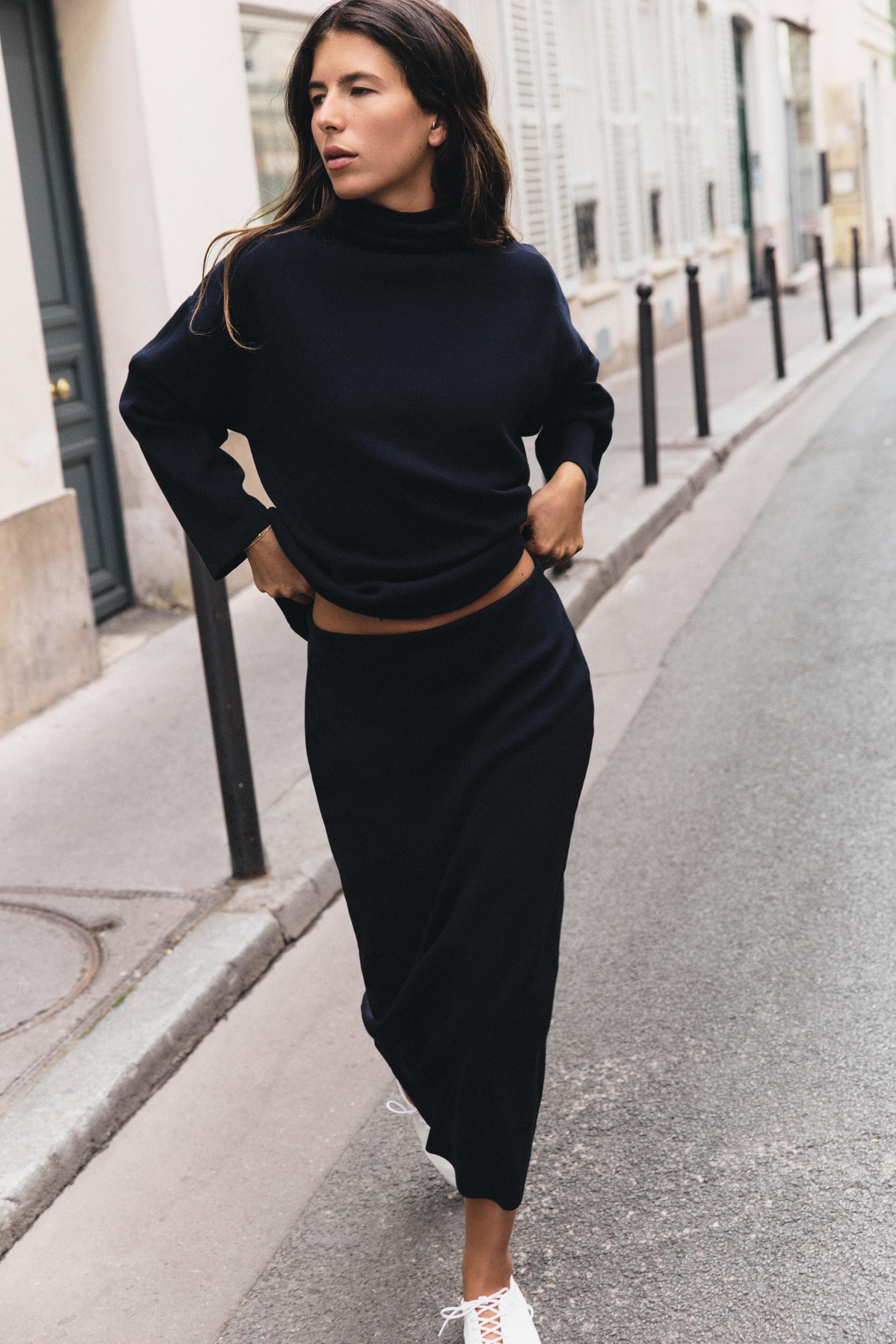 HIGH-WAIST MIDI KNIT SKIRT